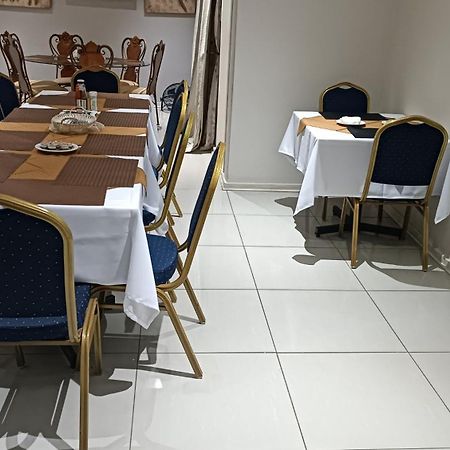 Lala Poa Guest House Klerksdorp Eksteriør billede