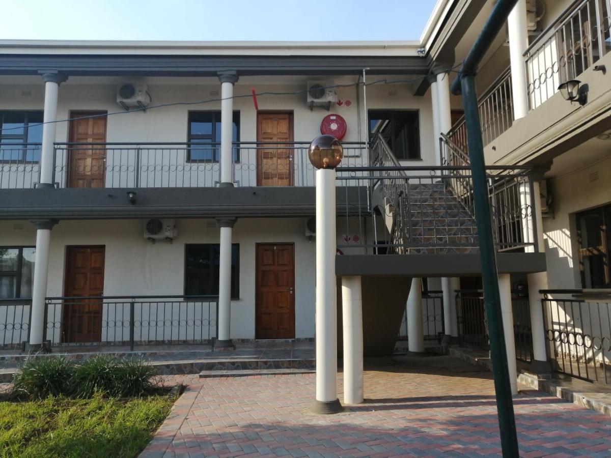 Lala Poa Guest House Klerksdorp Eksteriør billede