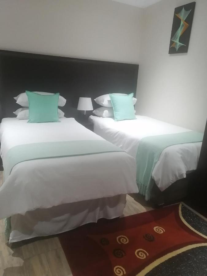 Lala Poa Guest House Klerksdorp Eksteriør billede