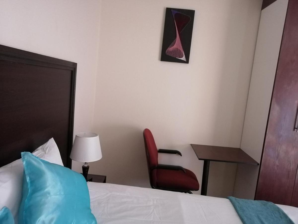 Lala Poa Guest House Klerksdorp Eksteriør billede