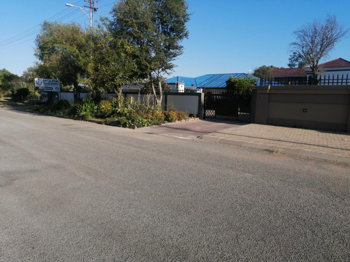Lala Poa Guest House Klerksdorp Eksteriør billede