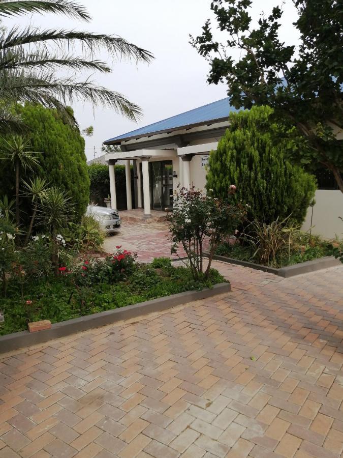 Lala Poa Guest House Klerksdorp Eksteriør billede