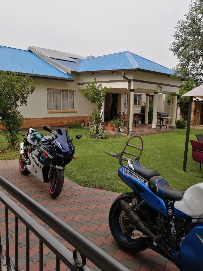 Lala Poa Guest House Klerksdorp Eksteriør billede