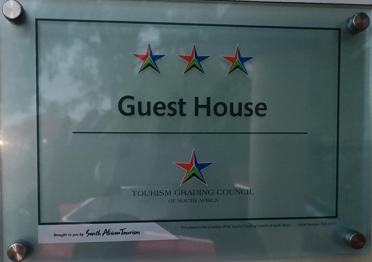 Lala Poa Guest House Klerksdorp Eksteriør billede