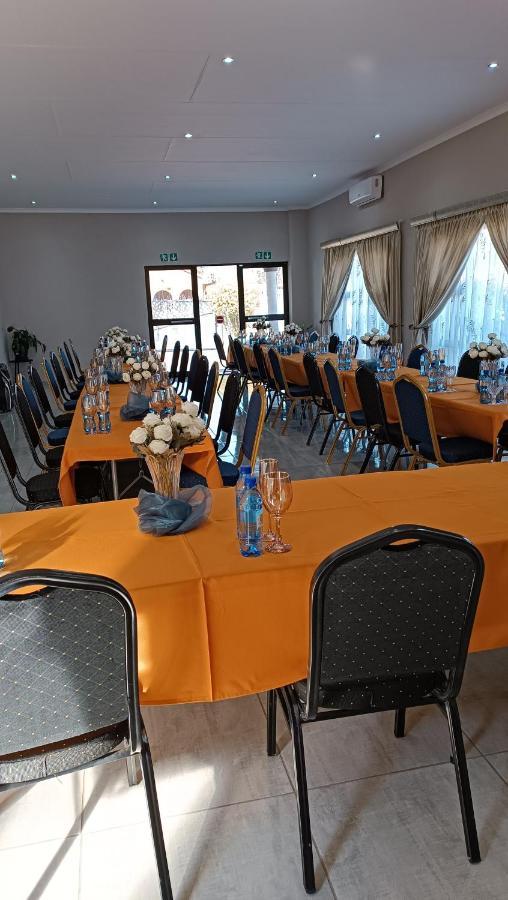 Lala Poa Guest House Klerksdorp Eksteriør billede