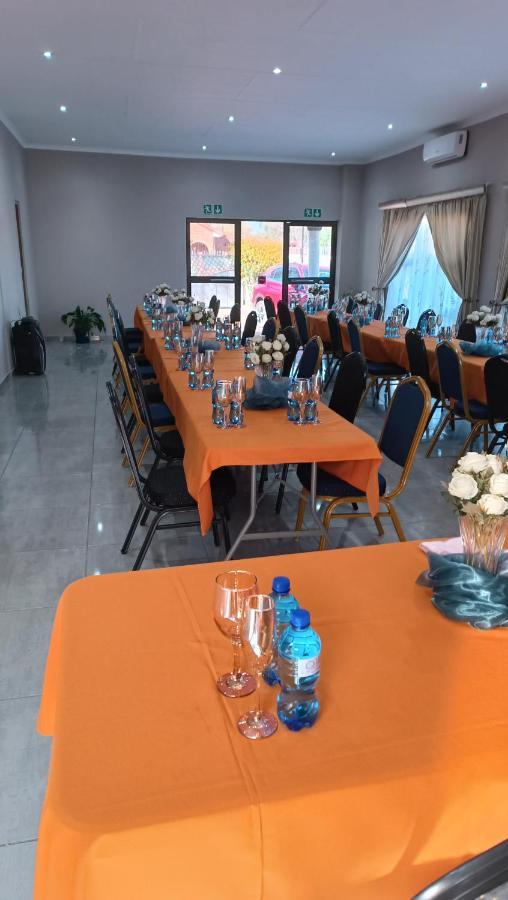Lala Poa Guest House Klerksdorp Eksteriør billede